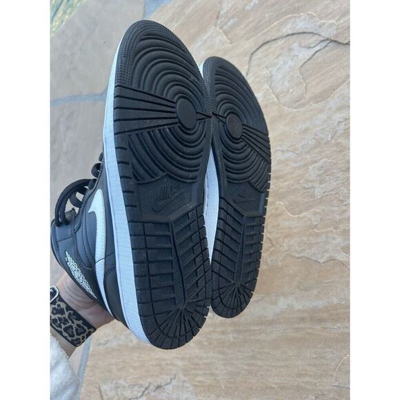 Nike Air Jordan 1 Mid Black White BQ6472-011 Women's Sz 8.5 BZ - Picture 3 of 6